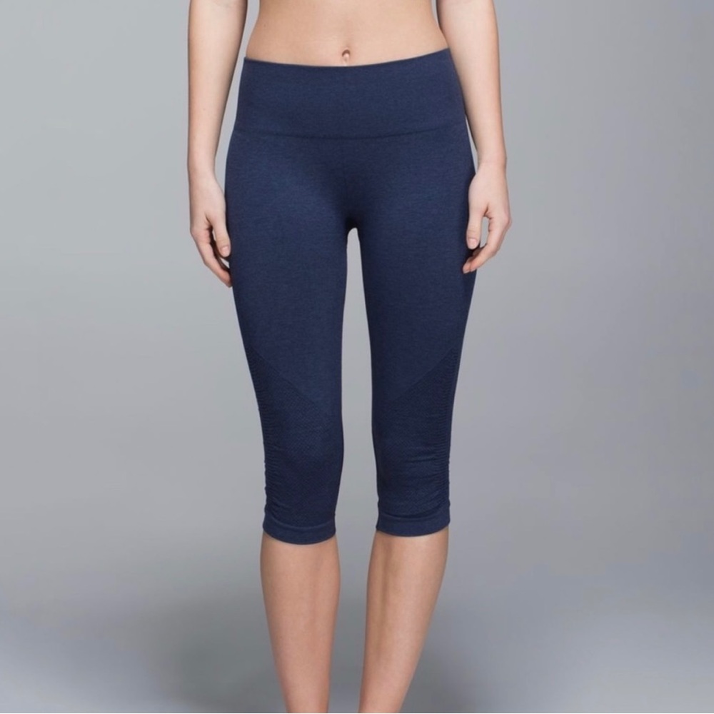 Lululemon in the flow crop seamless compression leggings navy blue womens size 4